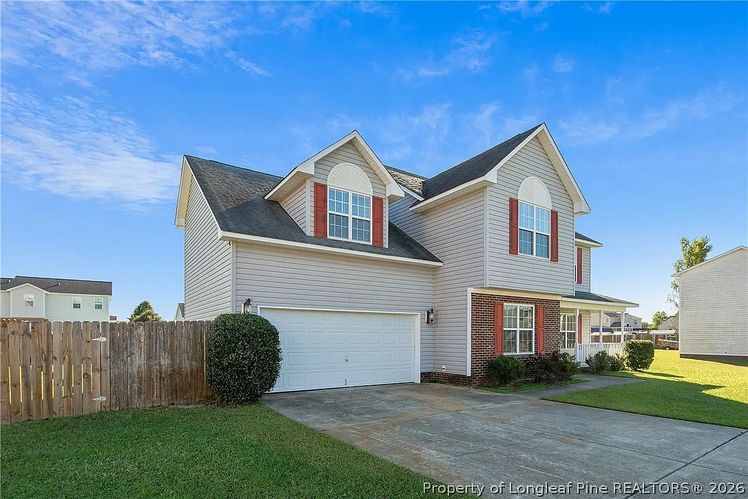 3 bed, 2.0 bath, 2138 sqft, $2,300 — Photo 3