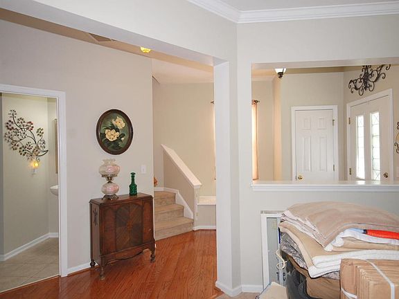 5th image of 35 Regency Oaks Dr