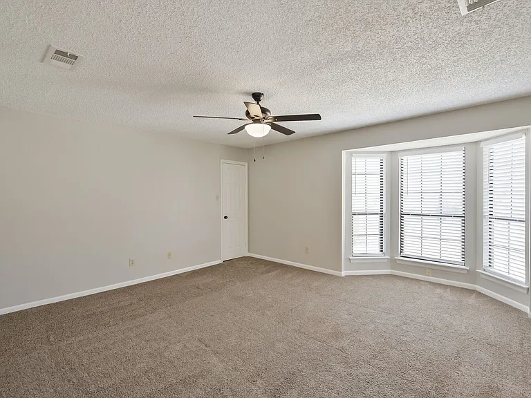 1521 Stratford Dr — Photo 33