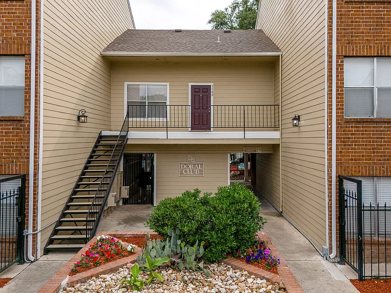 Doral Club Apartments — Photo 14