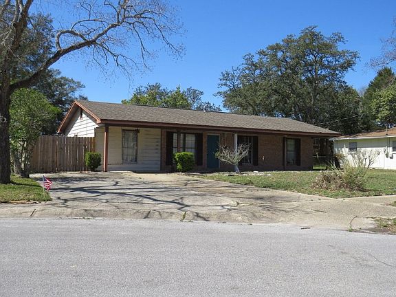 3rd image of 25 Caswell Cir