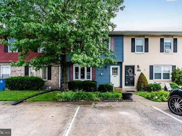 1145 Pheasant Dr N, Carlisle, PA 17013