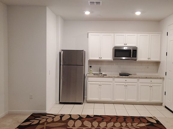 4th image of 1285 Roberts Dr