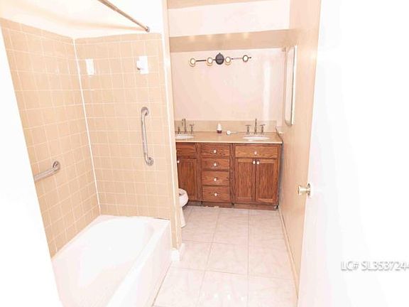 3rd image of 10700 Kasmir Ct