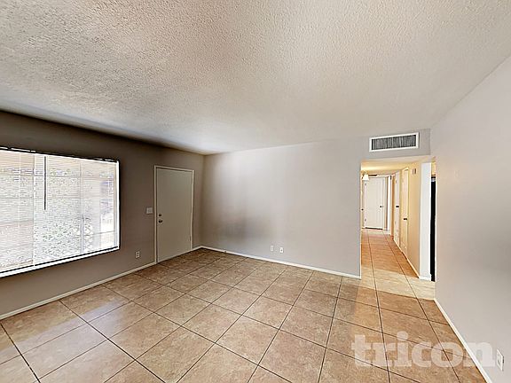 3rd image of 667 W Ivanhoe St