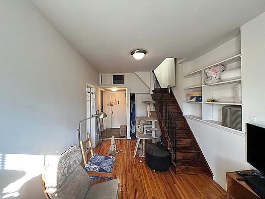 2nd image of 65 W 85th St APT 4a