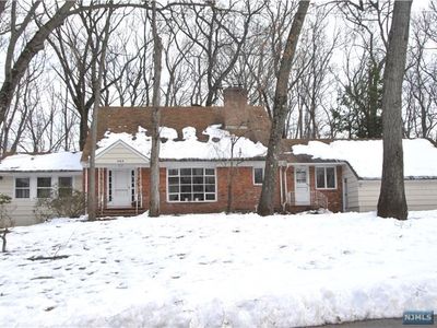 683 Navaho Trail Dr, Franklin Lakes, NJ, 07417