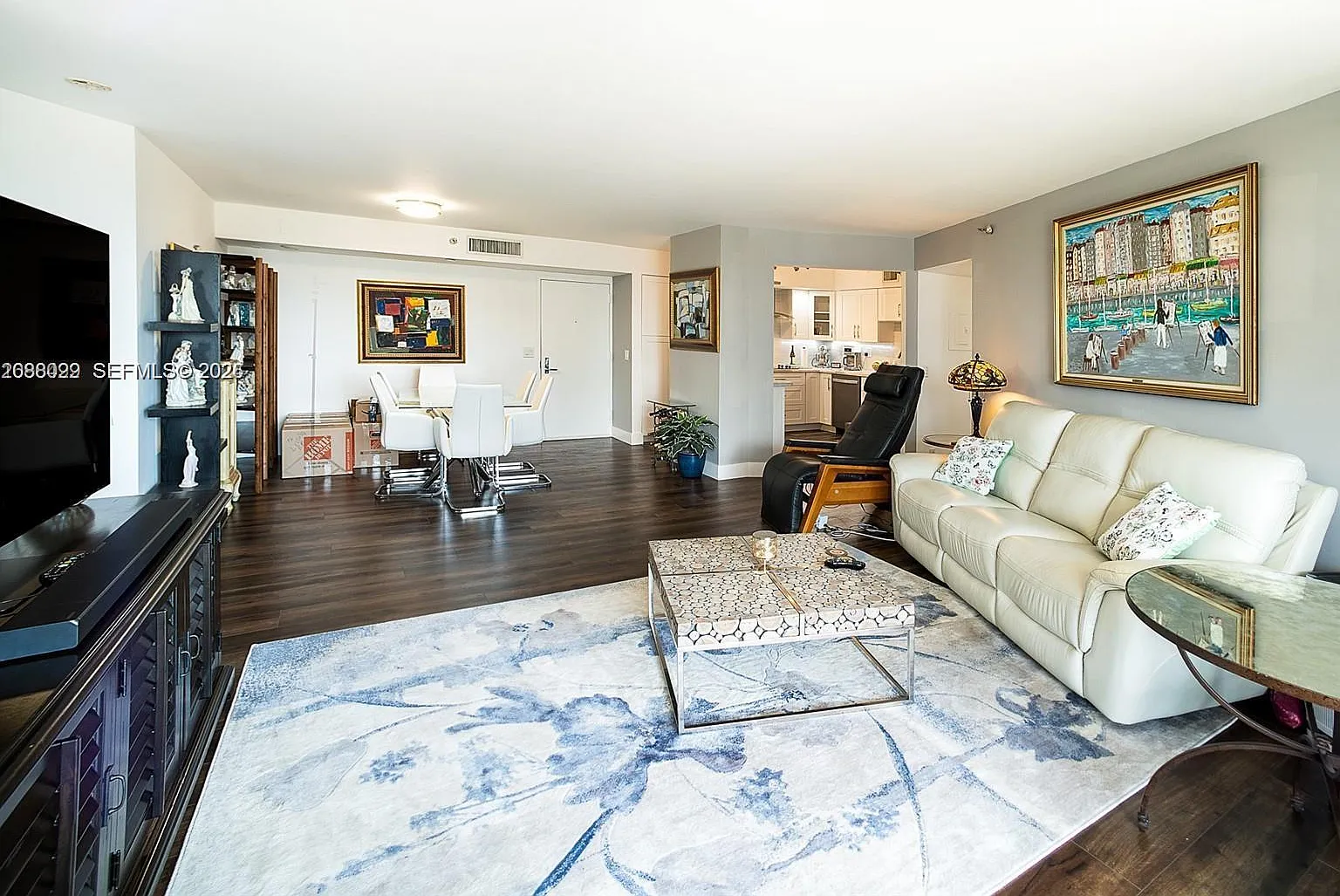 Mystic Pointe Tower 400 C — Photo 4