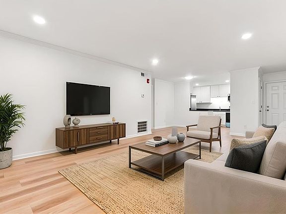 5th image of 5095 Roswell Rd Unit 203