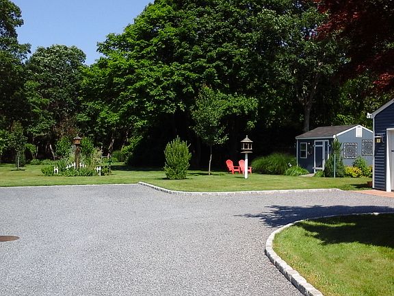 4th image of 176 Pine Neck Ave
