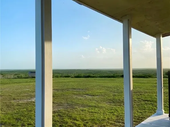 188 Quail Dr, George West, TX 78022