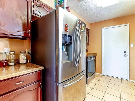5th image of 1706 Windsor Dr