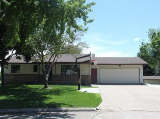 749 3rd Street Cir SE, Sioux Center, IA 51250