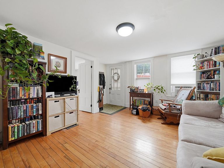 Listing photo 5