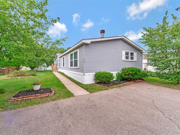 350 Trillum Trl, Oxford, MI 48371