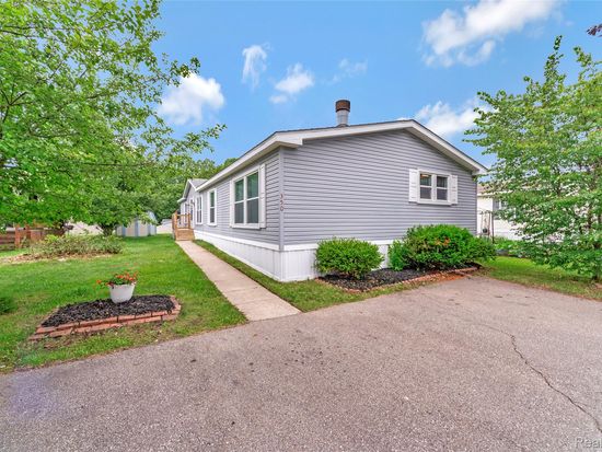 350 Trillum Trl, Oxford, MI 48371