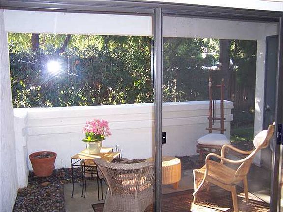 3rd image of 540 Via De La Valle Unit D