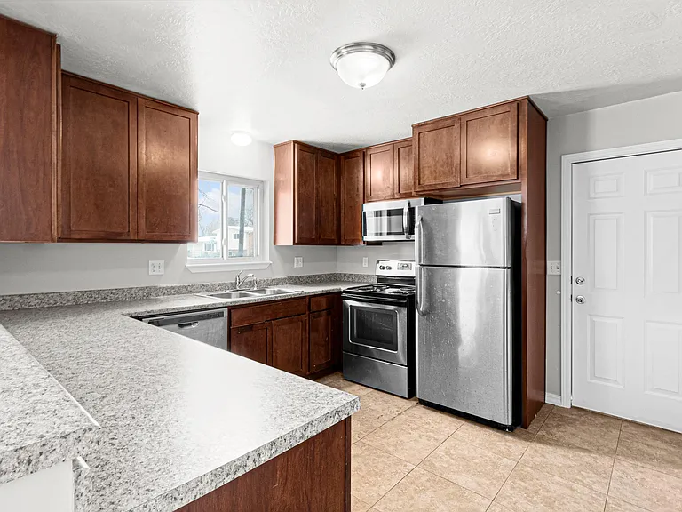 4264 S 1100 E — Photo 8