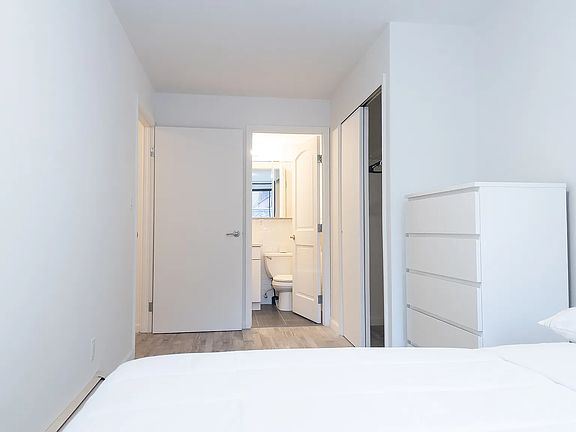 4th image of 614 10th Ave #3E