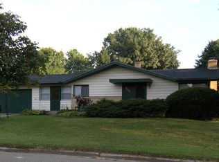 5523 Knollwood Rd, Rockford, IL 61107