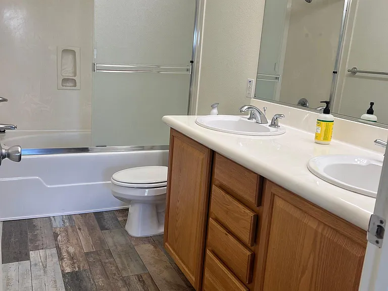 406 Charlott Ln — Photo 8