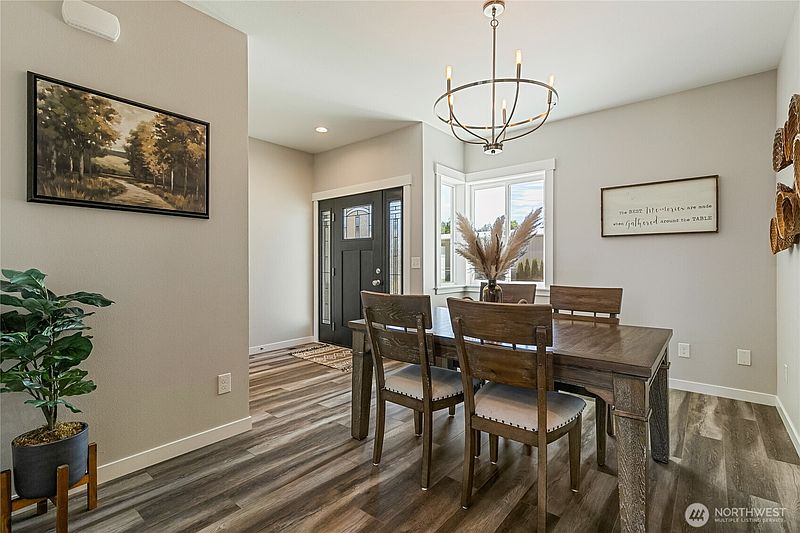 5th image of 814 Rye Ct.
