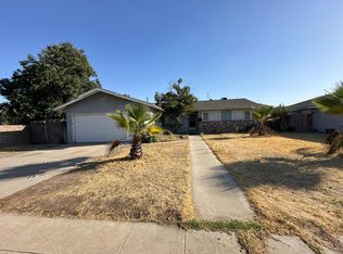 3046 E Robinson Ave, Fresno, CA 93726
