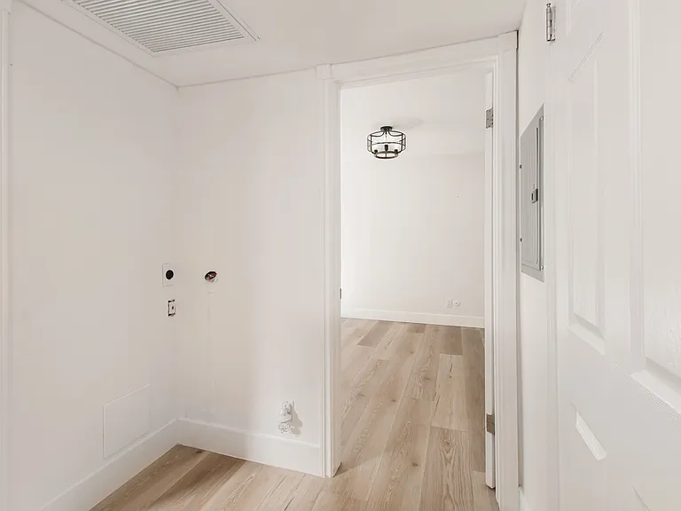 1339 N Columbus Ave #304 — Photo 14