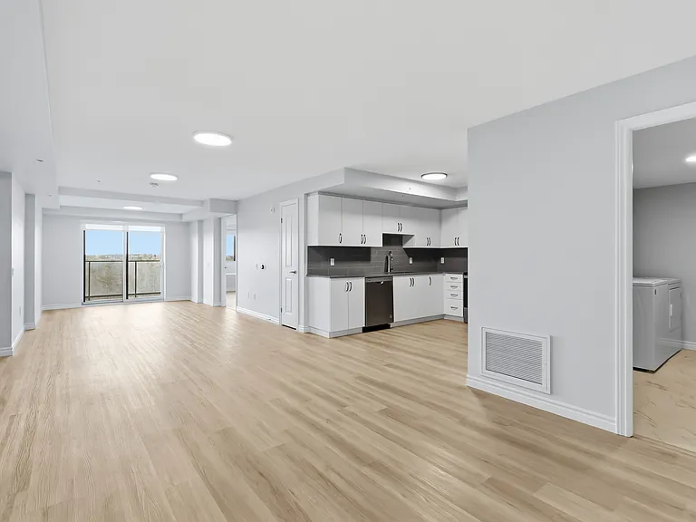 425 Watson Pkwy N — Photo 23
