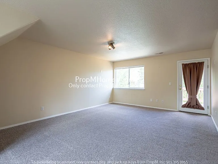 7561 SW Thornton Dr — Photo 22