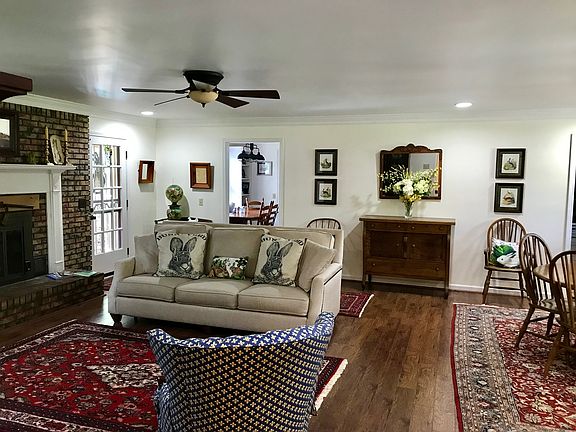 Open floorplan living/dinig