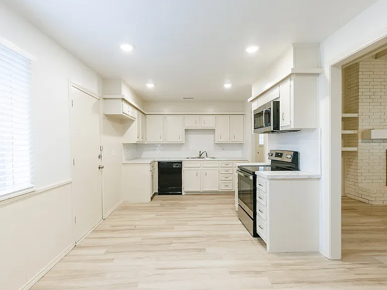 4407 75th Dr #B — Photo 8
