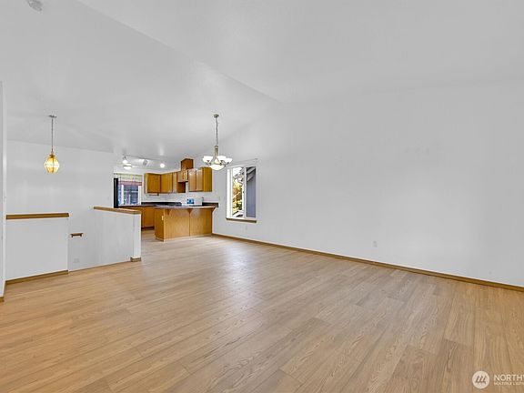 3rd image of 1008 118th Street Ct E