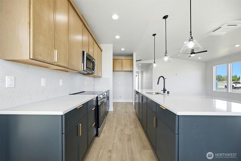 5th image of 739 N Muscovy Street