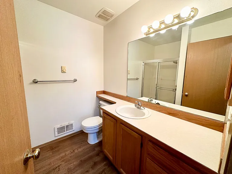 2103 N Yellowstone St — Photo 41