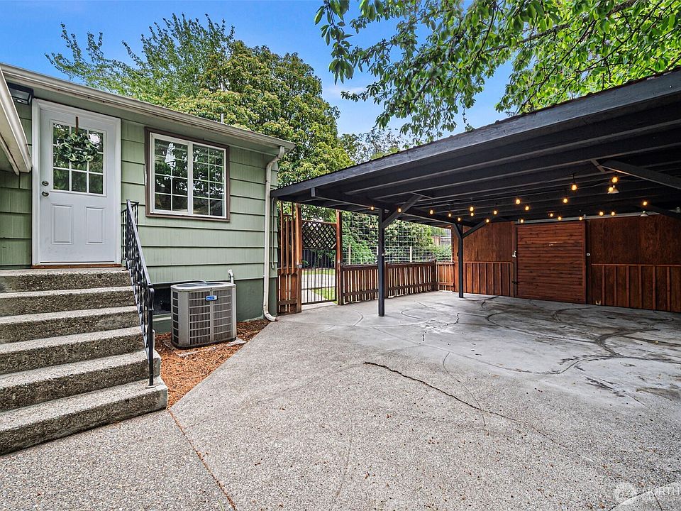 2nd image of 706 4th Street NE