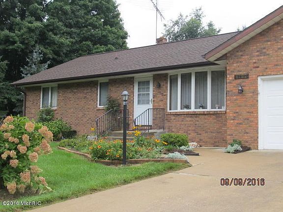 3rd image of 4790 Woodland Dr