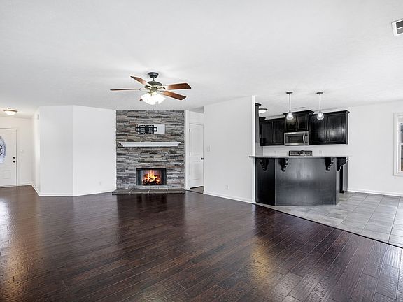 5th image of 1083 Freedom Dr
