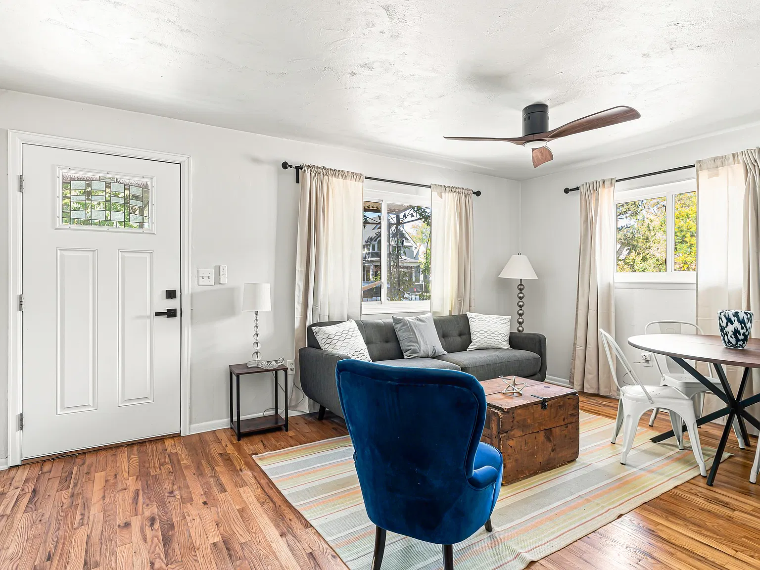 2 bed, 800 sqft, $2,120 — Photo 3