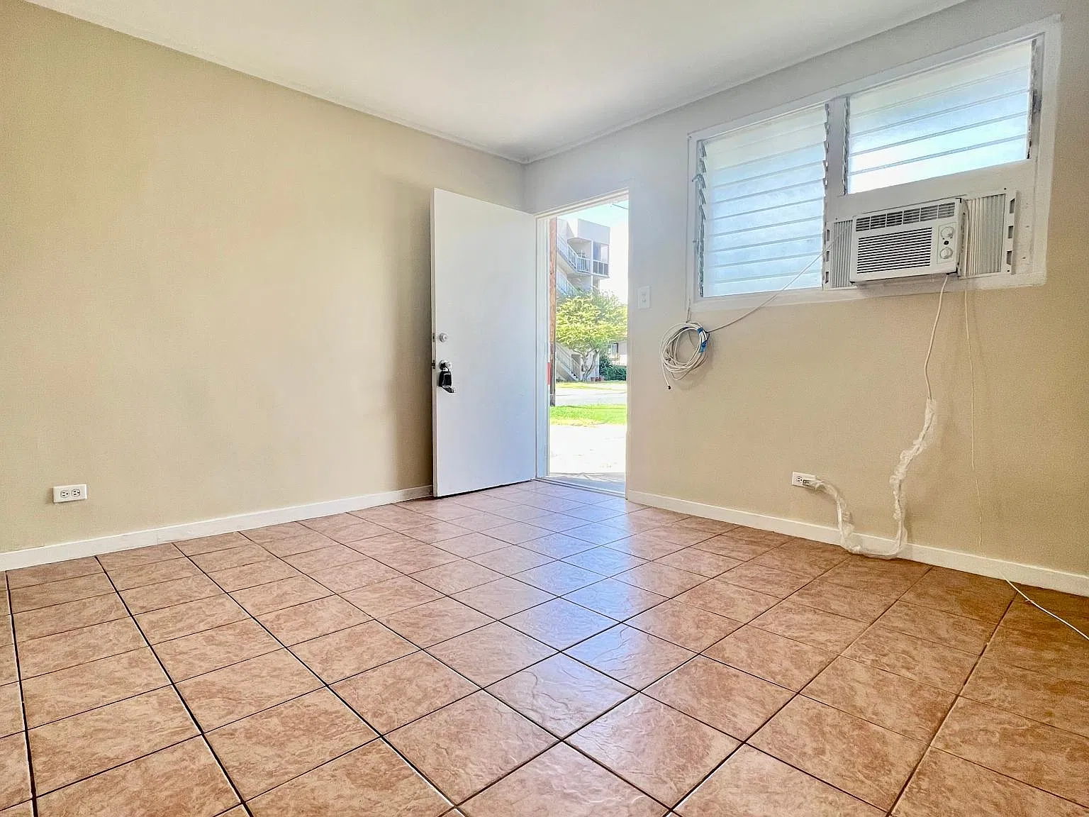 2 bed, 680 sqft, $1,990 — Photo 3