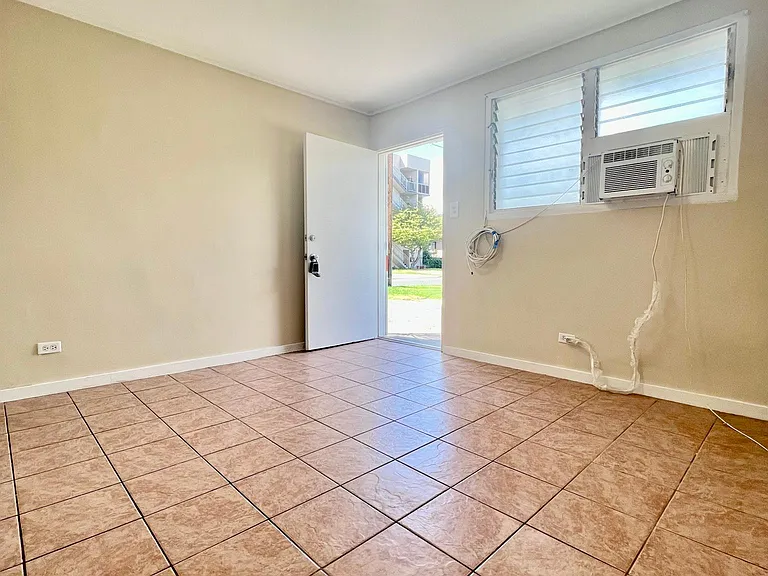 641 Hausten St #E — Photo 1