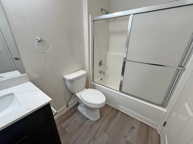 4328 Mammoth Ave #201 — Photo 23