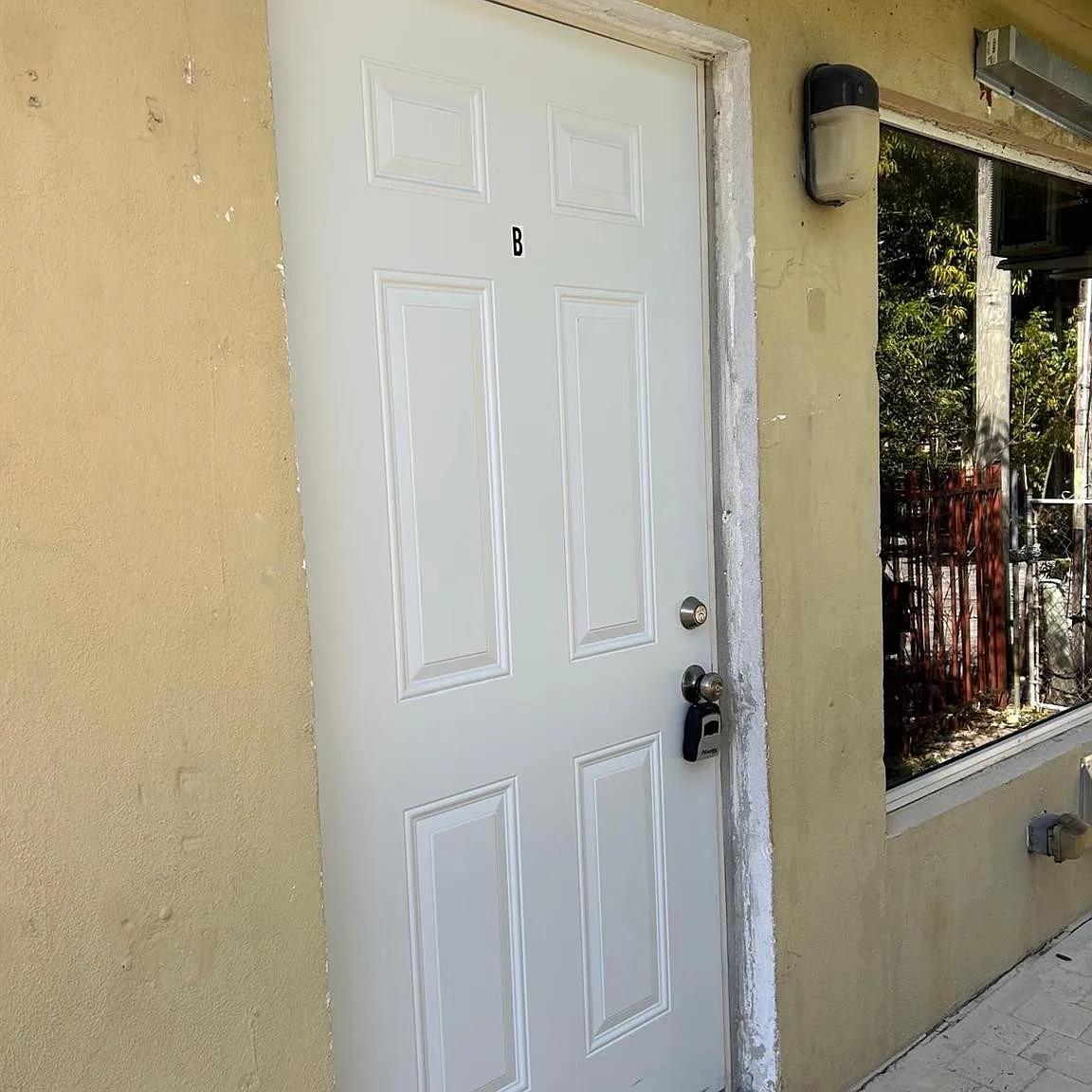 2 bed, 1.0 bath, $2,000 — Photo 2