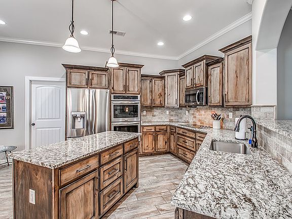 Kitchen - Custom Cabinets