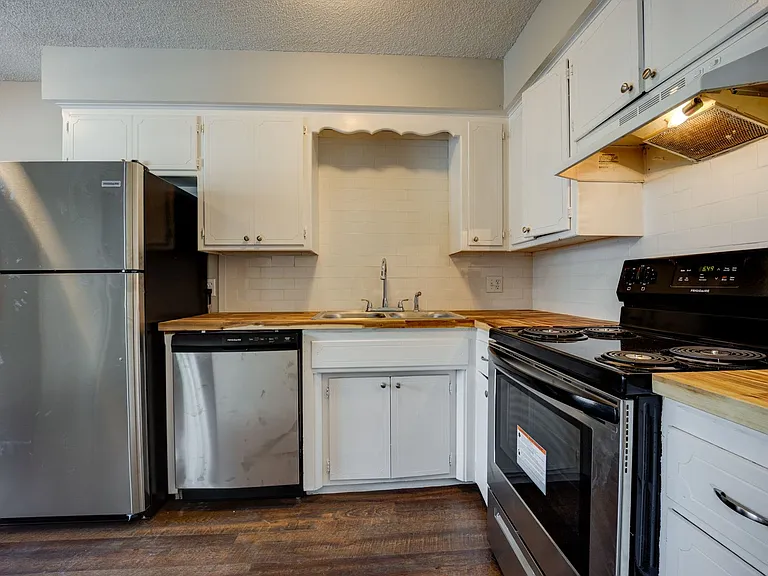 Mill Creek Apartments — Photo 33