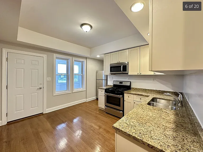 3045 N Milwaukee Ave #2R — Photo 2