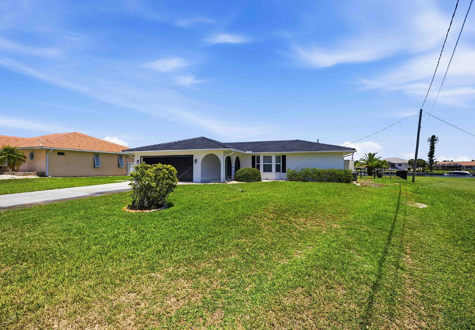 3 bed, 2.0 bath, 2075 sqft, $5,500 — Photo 1