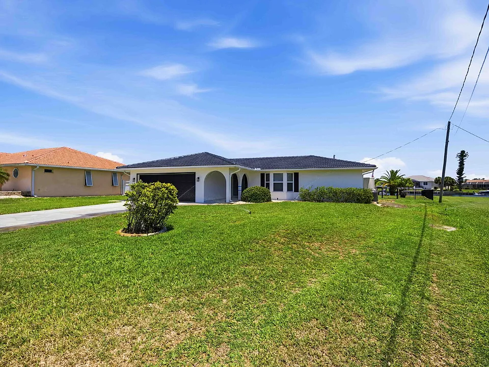 1933 Fairview Dr