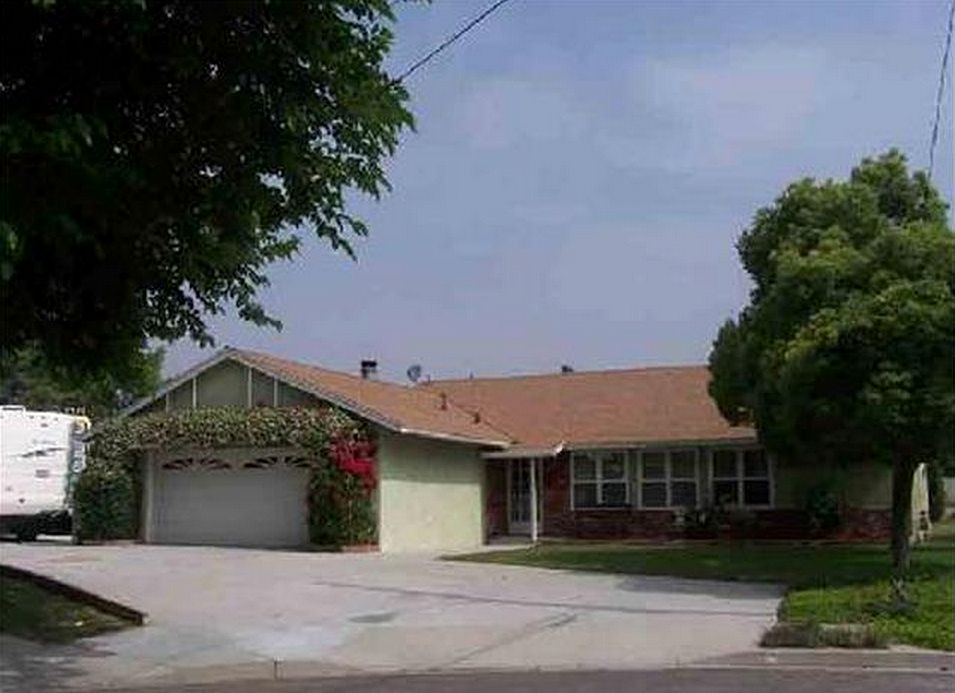 1st image of 13881 Walnut Ct