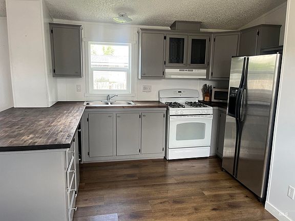 3rd image of 715 Center St E Trailer 105